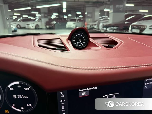 Porsche 911(992) 2020 Светло-серебряный цвет из Кореи, фото 5