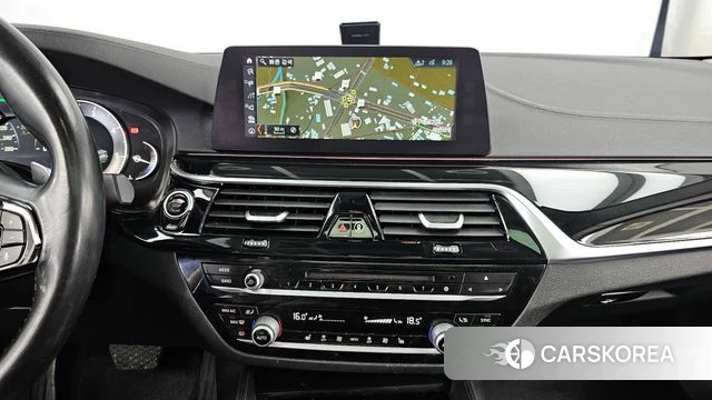 BMW 5 Series (G30) 2018 Белый из Кореи, фото 5