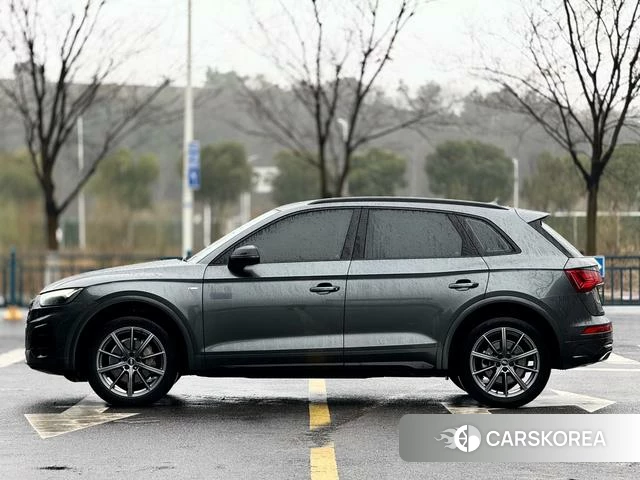 Audi Q5L 2023 Темно-серый из Китая, фото 5