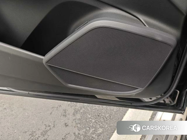 Audi Q5L 2021 Черный из Китая, фото 5