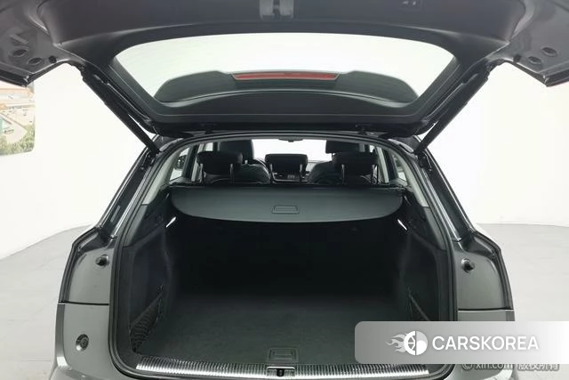 Audi Q5L 2022 Темно-серый из Китая, фото 5
