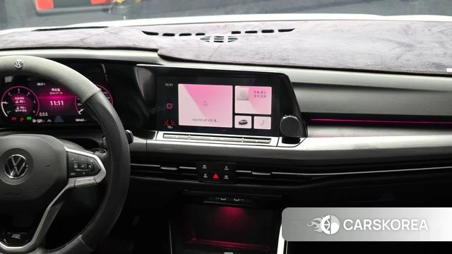 Volkswagen Golf 8th Generation 2023 Белый из Кореи, фото 5