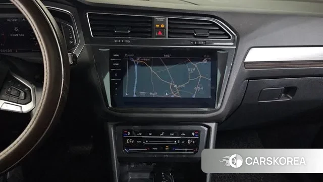 Volkswagen Tiguan Allspace 2023 Белый из Кореи, фото 5