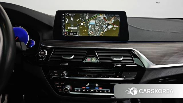 BMW 5 Series (G30) 2018 Белый из Кореи, фото 5