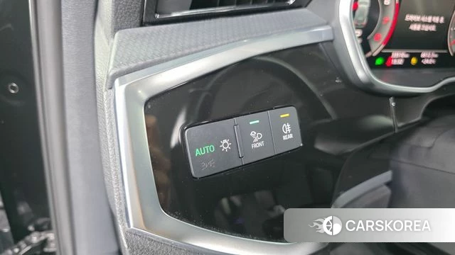 Audi Q3 (F3) 2023 Черный из Кореи, фото 5