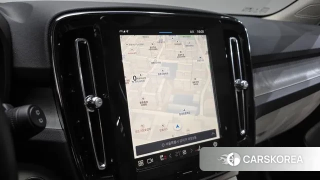 Volvo XC40 2024 Серебристо-серый из Кореи, фото 5