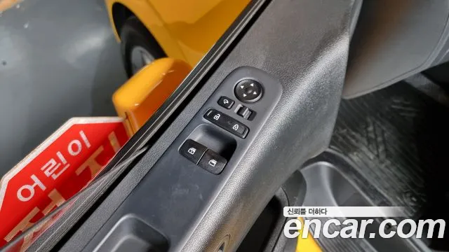 Hyundai Staria 2023 Желтый из Кореи, фото 5