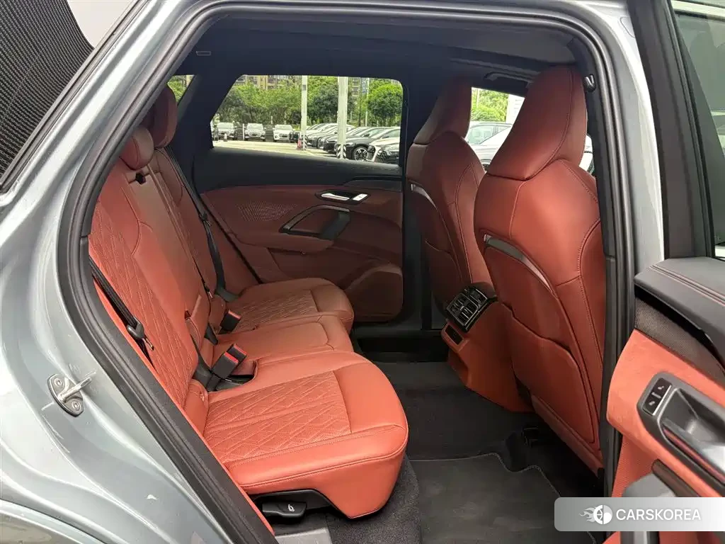 Audi Q5L 2025 Silver/gray из Китая, фото 5