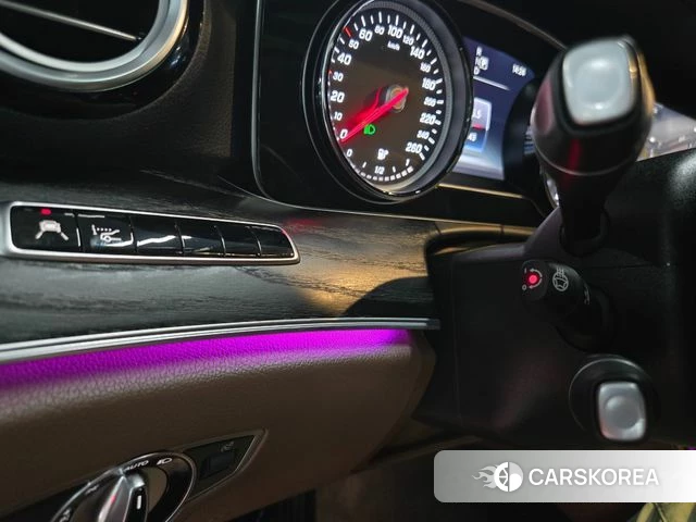 Mercedes-Benz E-Class W213 2018 Серый из Кореи, фото 5