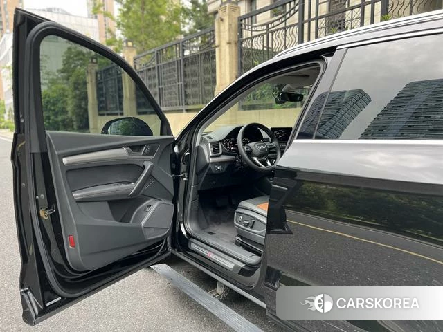 Audi Q5L 2021 Черный из Китая, фото 5