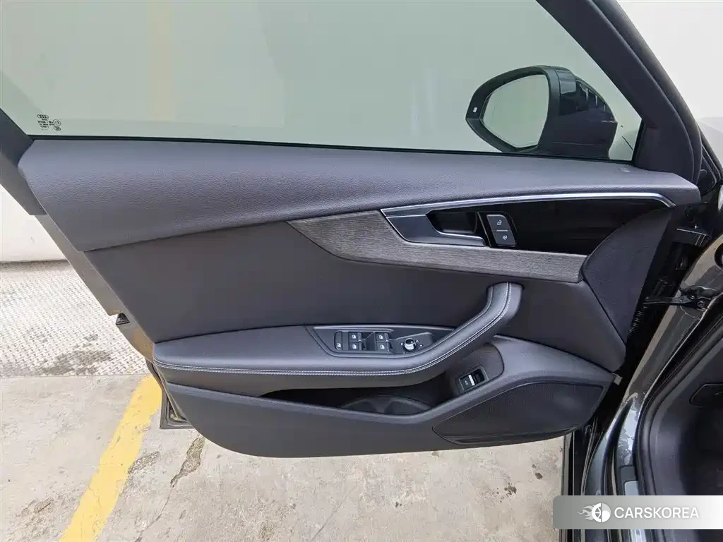 Audi A4L 2023 Silver/gray из Китая, фото 5