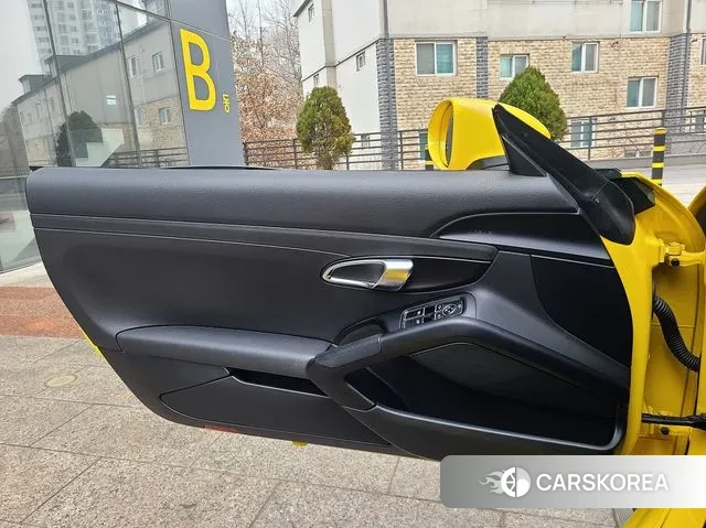 Porsche 718 Cayman 2018 Желтый из Кореи, фото 5