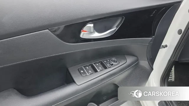 Kia The New K3 2nd generation 2022 Белый из Кореи, фото 5