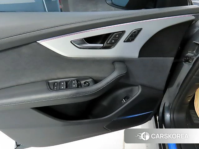 Audi Q8 (4M) 2025 Серый из Кореи, фото 5