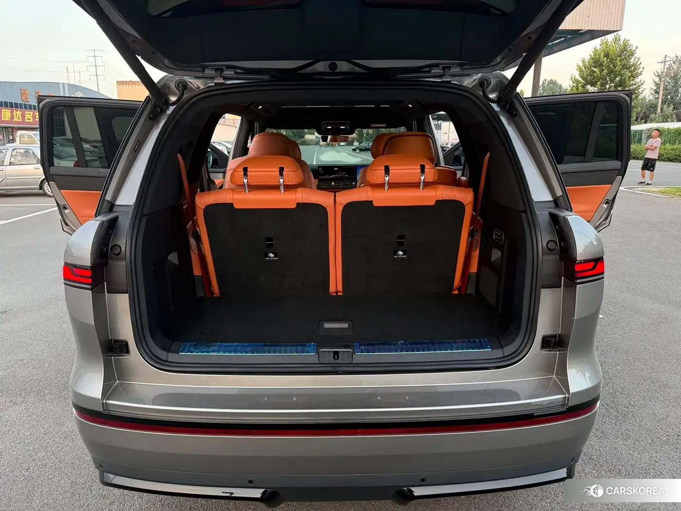 Volkswagen ID.ERA 9X 2026 Champagne/brown из Китая, фото 5