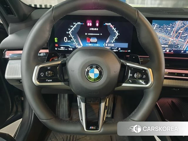 BMW 5 Series (G60) 2025 Цвет тростника из Кореи, фото 5