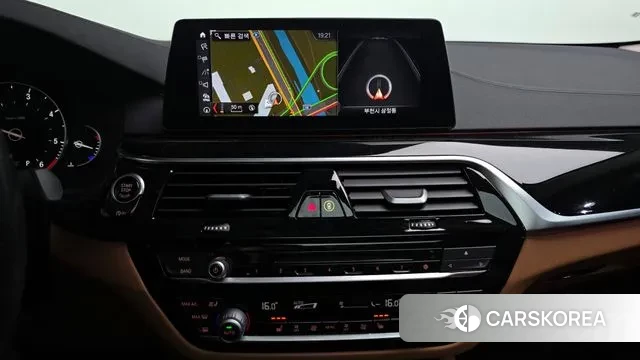 BMW 5 Series (G30) 2018 Белый из Кореи, фото 5