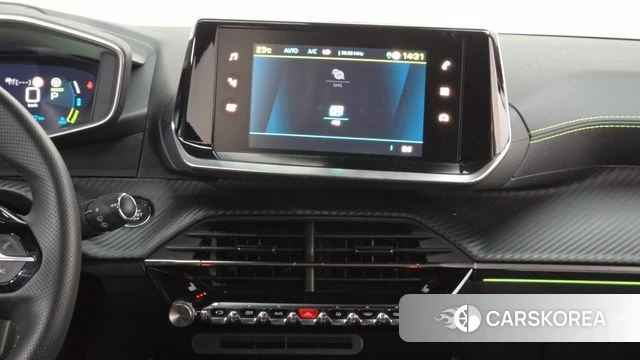 Peugeot e-208 second Generation 2022 Белый из Кореи, фото 5