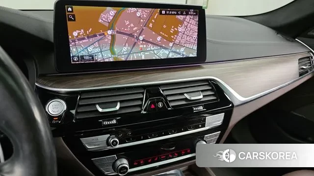 BMW 5 Series (G30) 2021 Белый из Кореи, фото 5