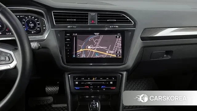 Volkswagen Tiguan second Generation 2023 Белый из Кореи, фото 5