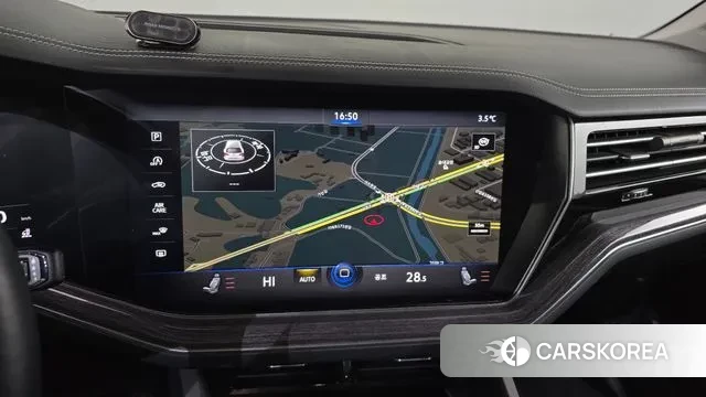 Volkswagen Touareg 3rd generation 2021 Черный из Кореи, фото 5