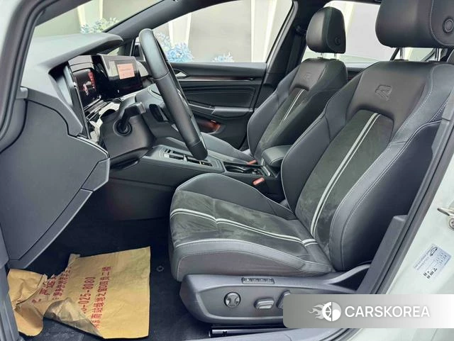 Volkswagen Golf 2023 Белый из Китая, фото 5