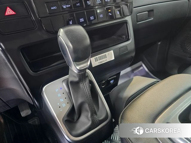 Hyundai Staria 2024 Белый из Кореи, фото 5