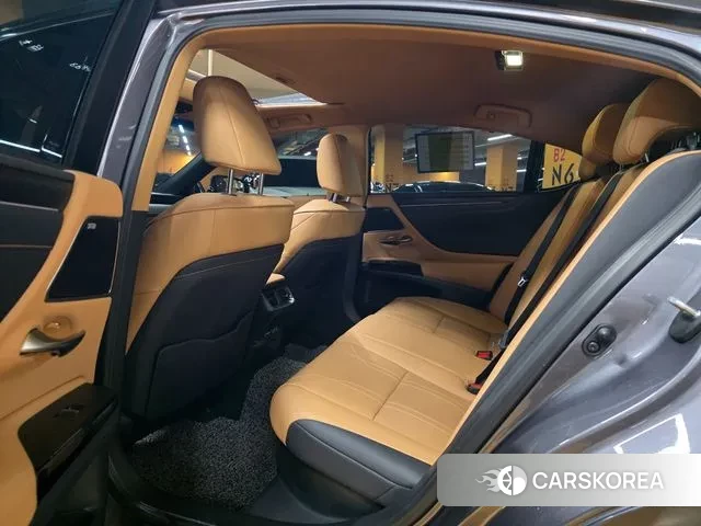 Lexus ES300h 7th generation 2021 Серый из Кореи, фото 5