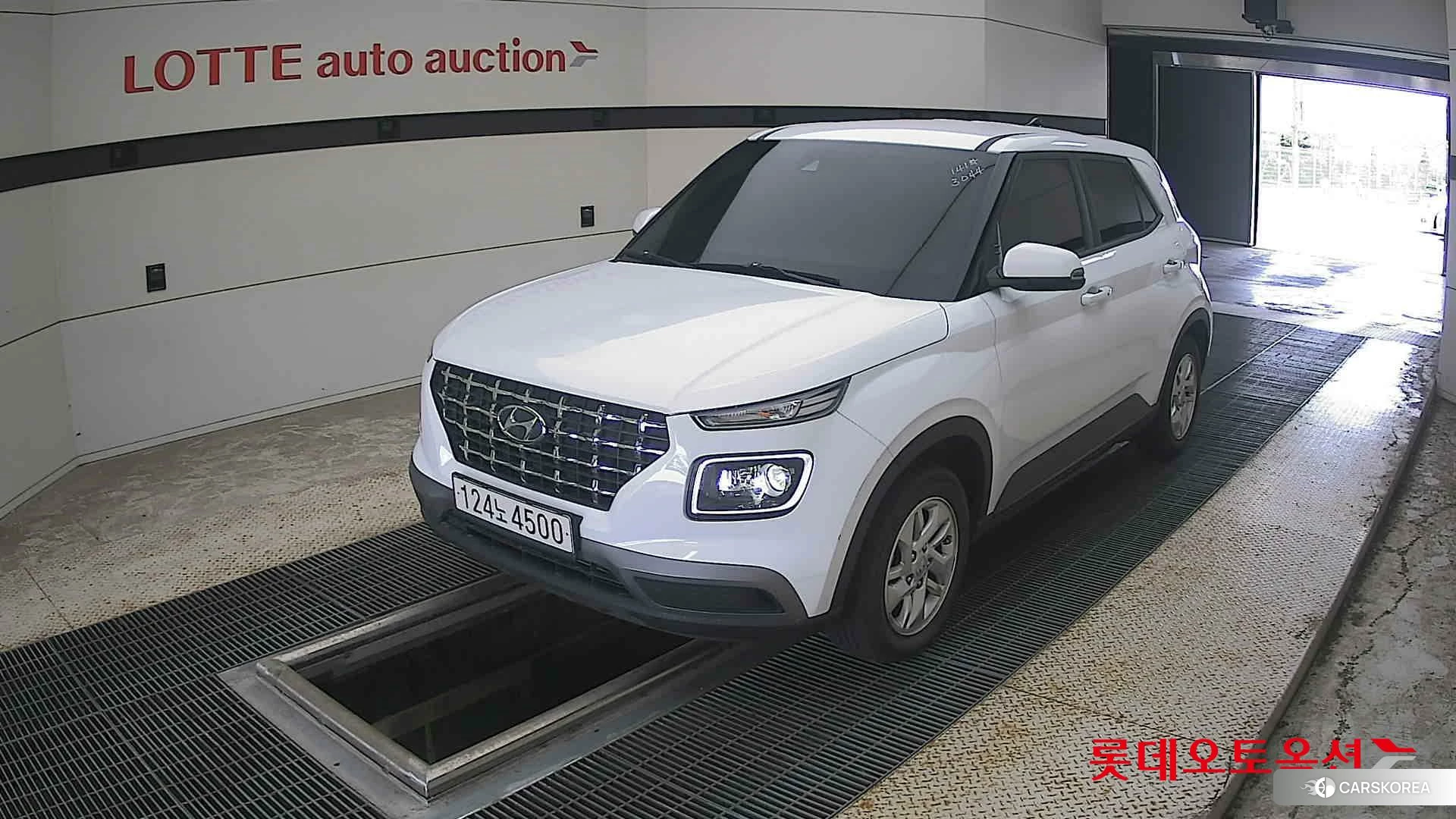 Hyundai Venue 2022 Белый из Кореи, фото 5