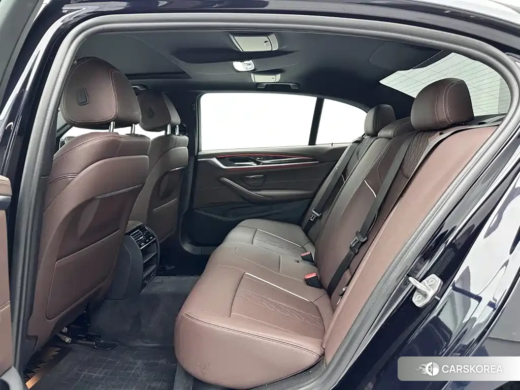 BMW 5 series 2022 Черный из Китая, фото 5