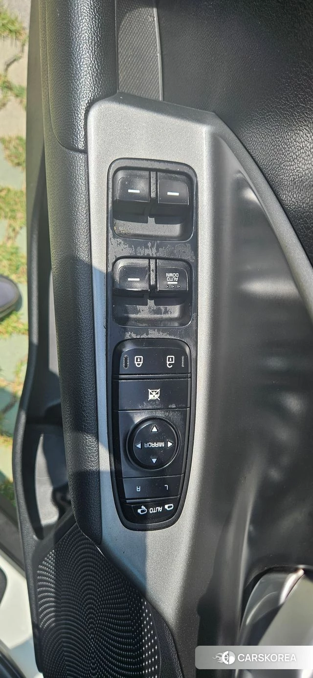 Kia Niro Plus 2023 Белый из Кореи, фото 5