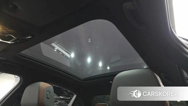 BMW 5 Series (G60) 2025 Серебристо-серый из Кореи, фото 5