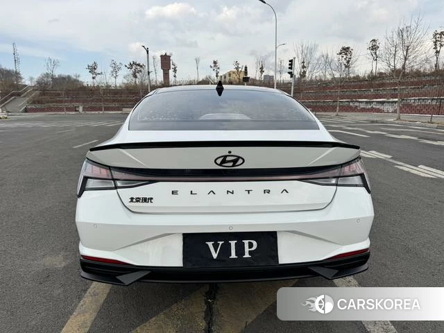 Hyundai Elantra 2023 Белый из Китая, фото 5