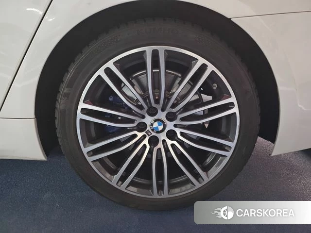 BMW 5 Series (G30) 2019 Белый из Кореи, фото 5