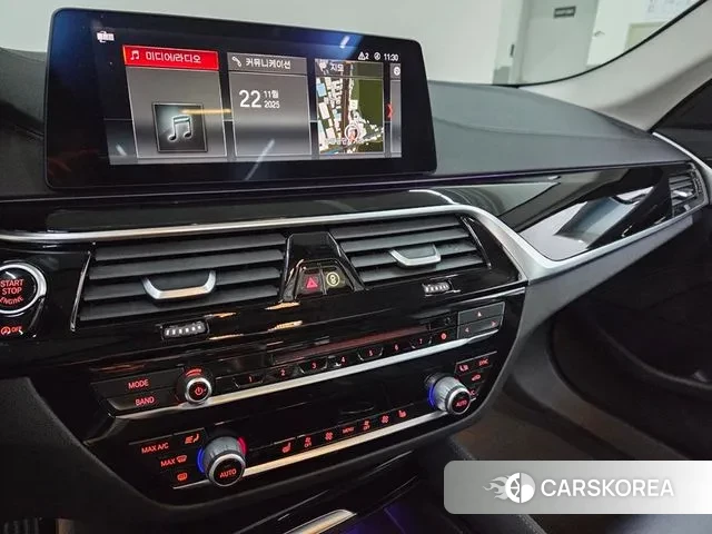 BMW 5 Series (G30) 2019 Белый из Кореи, фото 5