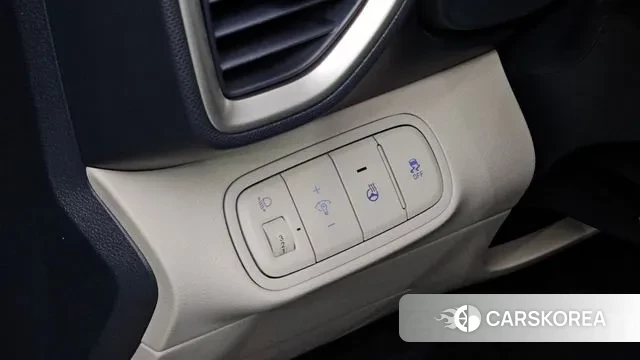 Hyundai Venue 2023 Серебристо-серый из Кореи, фото 5