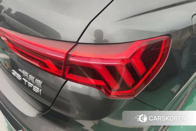 Audi Q3 2021 Темно-серый из Китая, фото 5