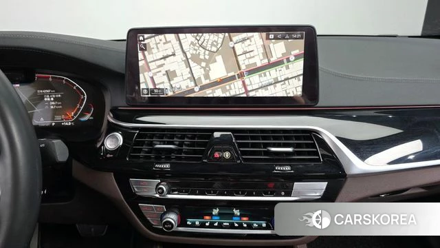 BMW 5 Series (G30) 2023 Белый из Кореи, фото 5