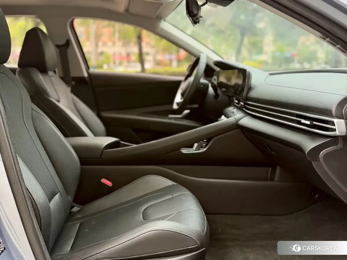 Hyundai Elantra 2023 Silver/gray из Китая, фото 5