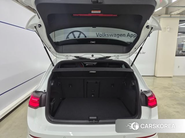 Volkswagen Golf 8th Generation 2024 Белый из Кореи, фото 5