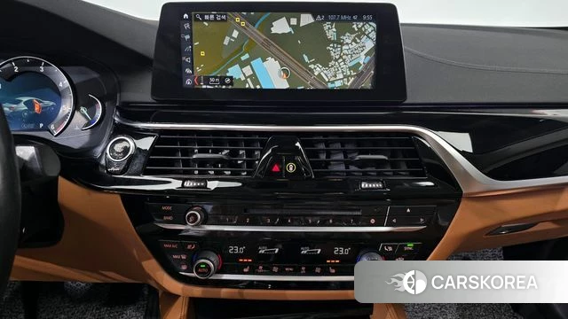 BMW 5 Series (G30) 2018 Белый из Кореи, фото 5