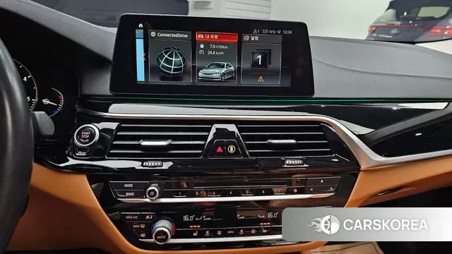 BMW 5 Series (G30) 2018 Белый из Кореи, фото 5