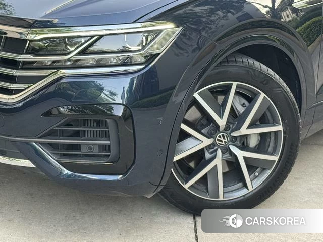 Volkswagen Touareg 2024 Черный из Китая, фото 5