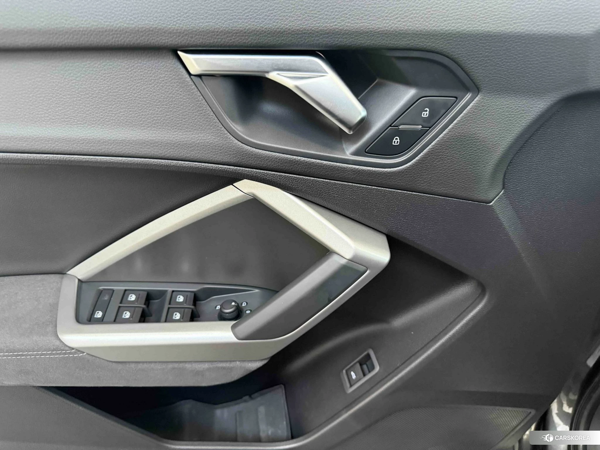 Audi Q3 2022 Темно-серый из Китая, фото 5