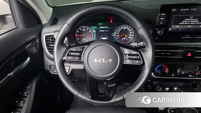 Kia Seltos 2022 Белый из Кореи, фото 5