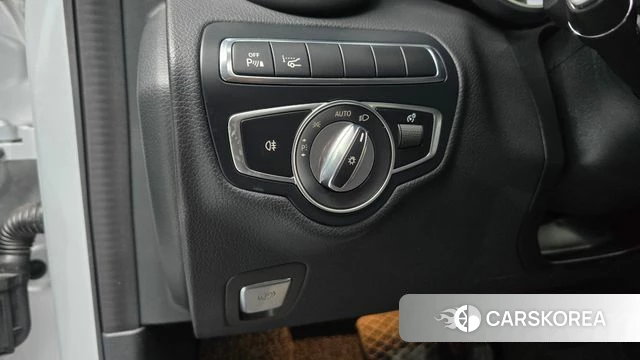 Mercedes-Benz C-Class W205 2018 Серебристо-серый из Кореи, фото 5