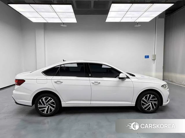 Volkswagen Lavida 2022 Белый из Китая, фото 5
