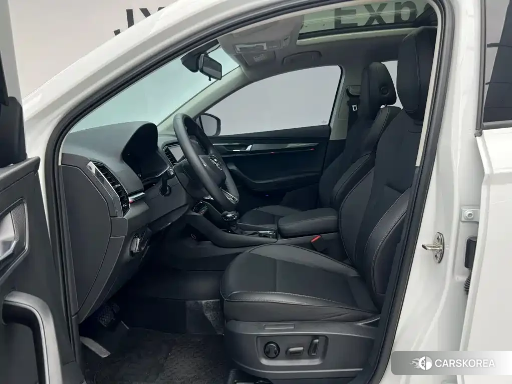 Skoda Karoq 2023 Белый из Китая, фото 5