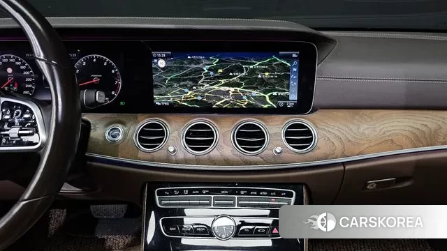 Mercedes-Benz E-Class W213 2018 Белый из Кореи, фото 5