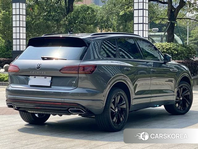 Volkswagen Touareg 2022 Темно-серый из Китая, фото 5